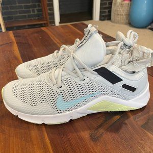 NEW Nike Legend Essential